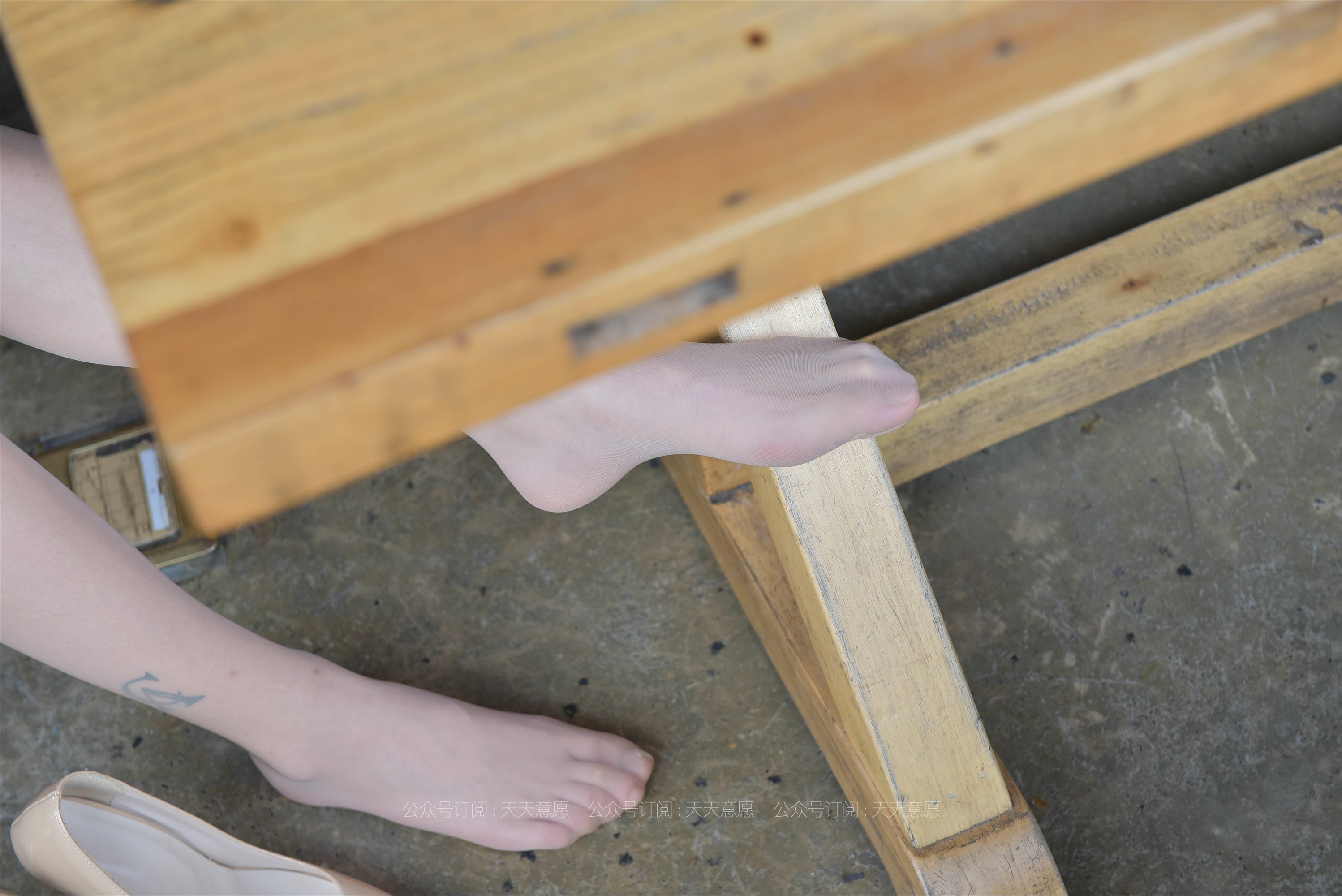 IESS异思趣向 - 模特：潇潇《红裙职业装展示》